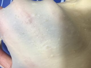 11、中种葡萄干吐司,揉出比较强韧透明的薄膜即可