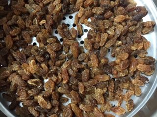 13、中种葡萄干吐司,葡萄干清洗干净