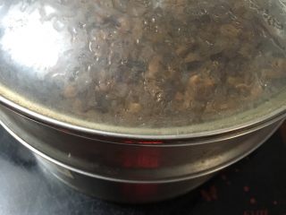 14、中种葡萄干吐司,放入蒸锅