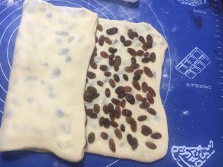 22、中种葡萄干吐司,再重复一个三折动作