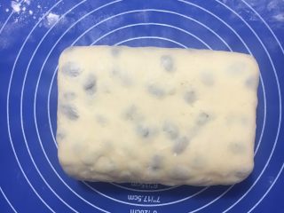 26、中种葡萄干吐司,翻面就可以了