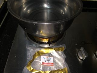 8、鲜虾手握寿司,同时准备好冰块，7-11便利店有售，很便宜。