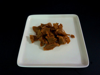 5、五花肉酱炒土豆片,萝卜干切片备用