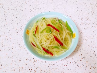 9、酸辣土豆丝, 装盘。