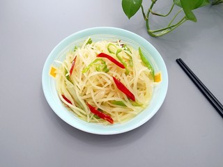 11、酸辣土豆丝,这道菜估计没有人不喜欢。