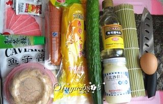 1、樱花寿司,准备好材料