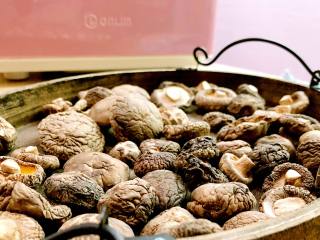 1、香菇粒(面包机版),干蘑菇