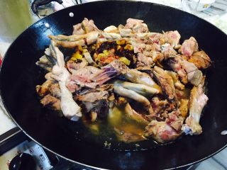 6、火焰醉鹅,倒进另一支米酒