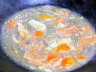 9、花样猫耳朵,水煮开加猫耳朵，大概5分钟左右就熟了。