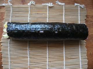 11、糖果式紫菜包饭,卷起来