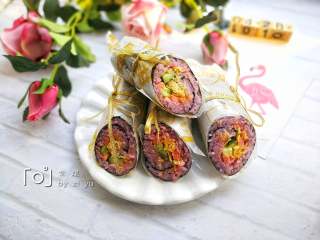 14、糖果式紫菜包饭, 同样的方法做好另外一个卷。