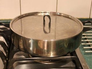 10、香甜米饭+西班牙海鲜饭,熄火，盖上锅盖或锡箔纸，静置5分钟