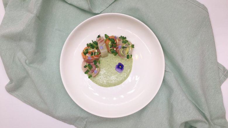 鲜鱼牛油果柠檬奶酪卷佐香菜芥末酱