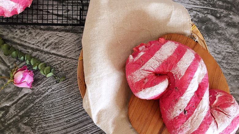 火之舞火龙果奶酪软欧包