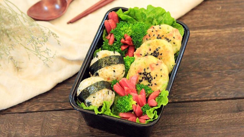 便当饭团土豆饼八爪鱼红肠