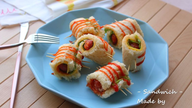 吐司新吃法之四香肠吐司卷