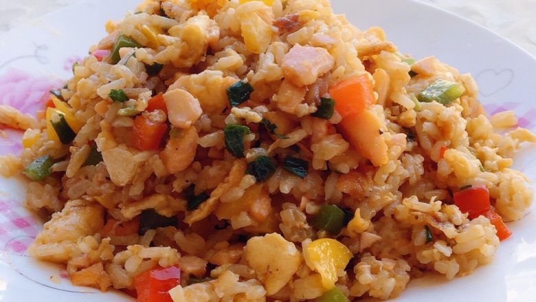 彩椒三文鱼蛋炒饭