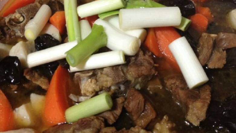 自制少辣羊肉火锅