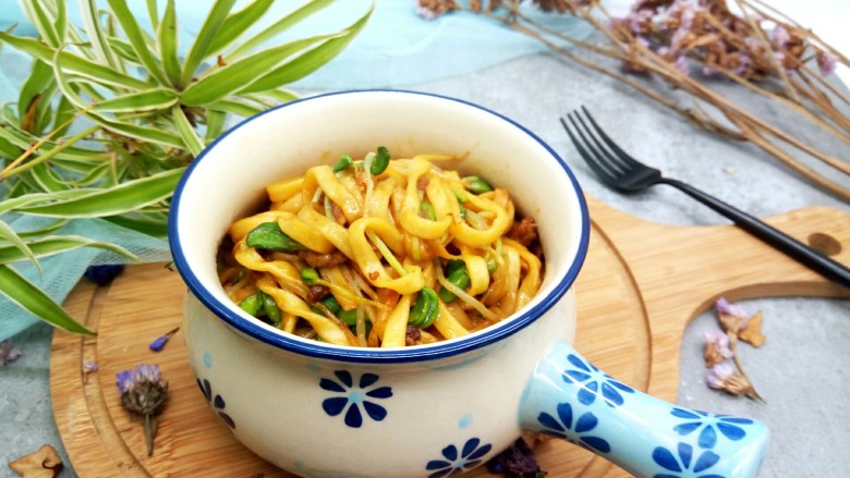 一碗面条豆芽肉丝面
