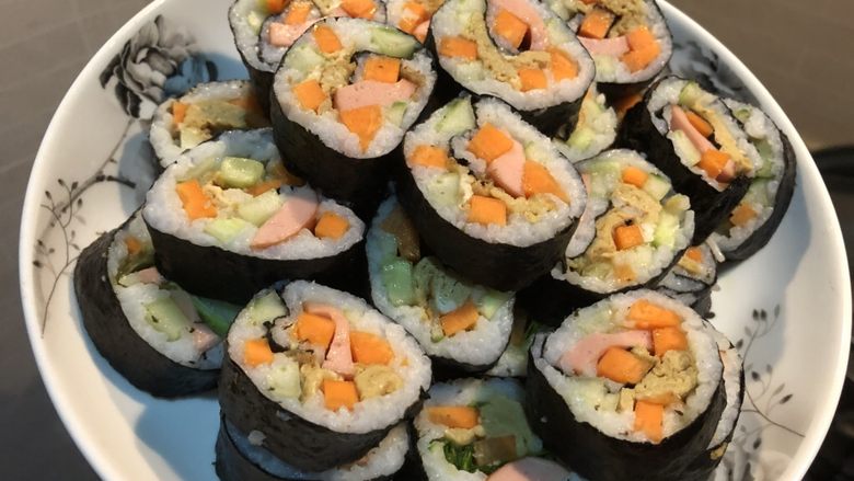 鸡蛋胡萝卜火腿寿司