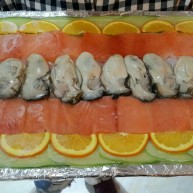 刺身三文鱼拼生蚝