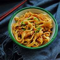 蒜蓉芝麻酱拌面