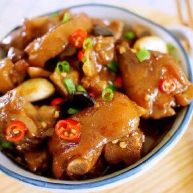 家常菜焖猪脚