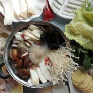 自制养生菌菇火锅