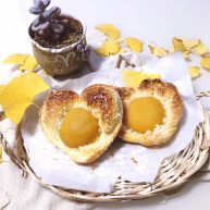 黄桃椰蓉心形面包