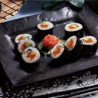 金枪鱼军舰寿司与咸蛋黄肉松寿司卷