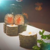 简单的寿司三文鱼小卷