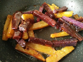 15、双色红薯条,就像图中那样就可以关火装盘了