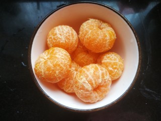 4、水果馅雪媚娘,砂糖橘去皮备用