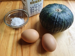 1、南瓜布丁,准备所需食材。