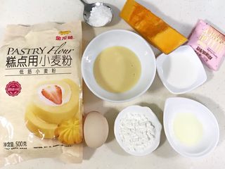 1、玉兔烧果子,准备好需要的食材。