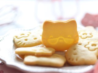 17、卡通小饼干，制作简单，萌趣造型合适亲子烘焙,卡通小饼干