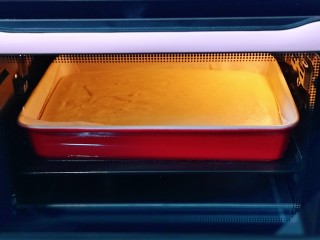 17、棉花蛋糕&不开裂不回缩方子,135度50分钟结束后，上下管调到160度再烤8-10分钟。