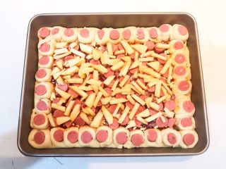 32、香肠苹果披萨,均匀的撒上一层苹果条