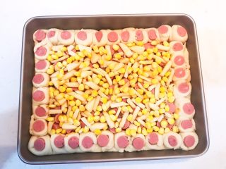 33、香肠苹果披萨,再撒上甜玉米