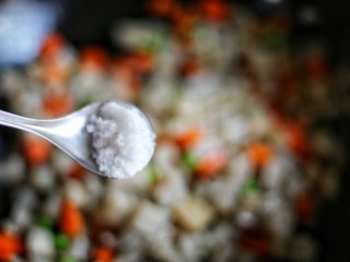 11、下饭神器小炒藕丁,1勺盐。