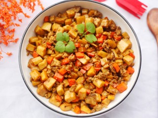 11、米饭杀手肉末炒杏鲍菇,很入味，下饭挺赞的，并且没太多的油，口感还算清淡。