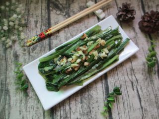 9、蒜蓉油麦菜,装盘上桌