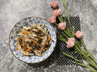 11、雪菜炒肉丝,雪菜炒肉丝就做好啦