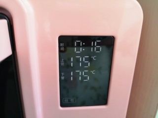 12、麦片芝麻小餐包,上下管175度烤16分钟。