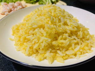 8、芥菜饭,先装到盘子；