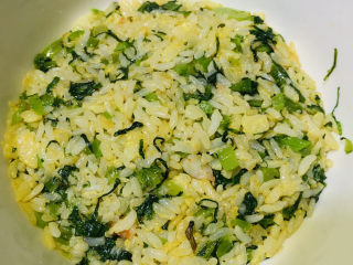 15、芥菜饭,起锅，装入大碗，压紧；