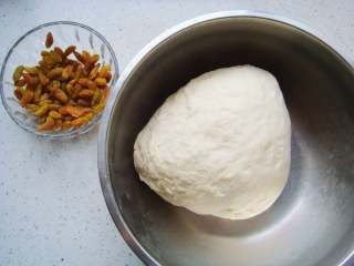 12、葡萄干司康,另一半再对折过来。