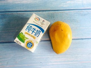 1、芒果奶昔+夏天的味道,准备好食材