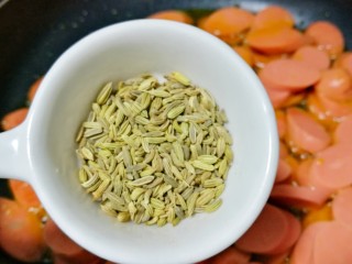 7、香辣孜然火腿,孜然粒。