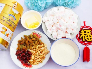 1、浪漫气息爆棚的蔓越莓牛轧糖,准备材料：①棉花糖150克&nbsp;②&nbsp;黄油40克&nbsp;③澳优能立多G4奶粉50g&nbsp;④干果60克&nbsp;⑤蔓越莓20克&nbsp;